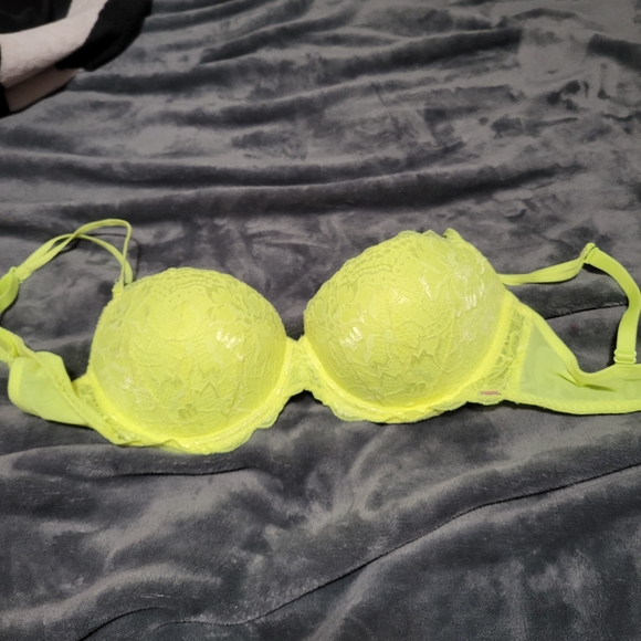 Bras - Picture 3 of 16